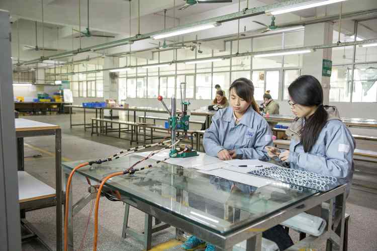 冯惠花,公司经营范围包括:销售电子产品及通信设备,